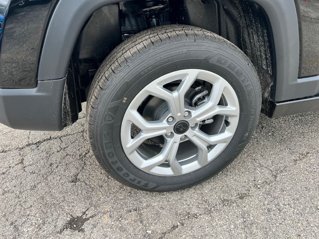 2025 Jeep Compass Sport photo 2