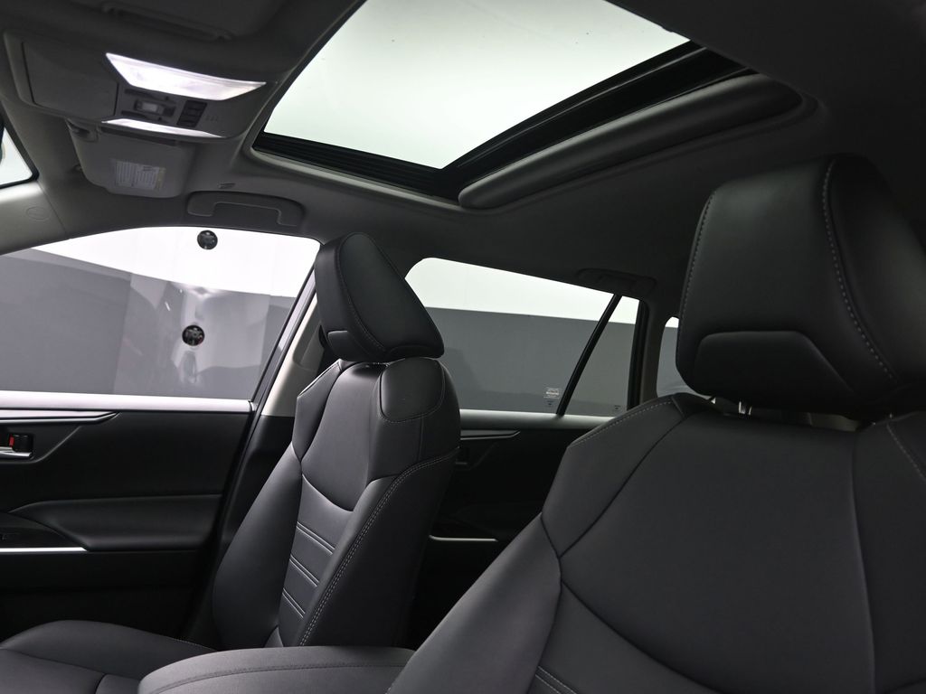 2024 Toyota RAV4 XLE Premium photo 18