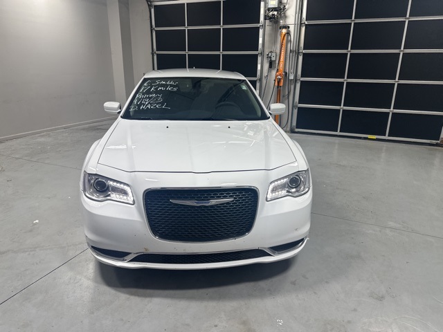 2023 Chrysler 300 Touring photo 13