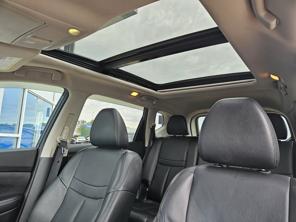 2016 Nissan Rogue SL photo 20