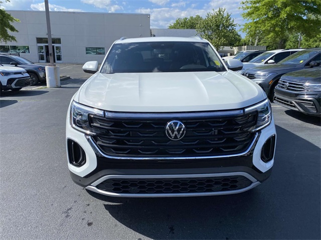 2025 Volkswagen Atlas Cross Sport SE Technology photo 2