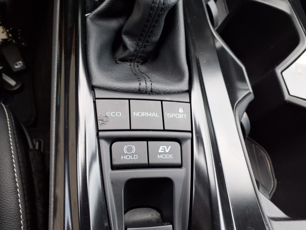 2025 Toyota Camry SE photo 24