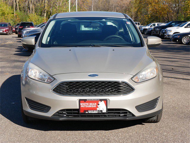 2017 Ford Focus SE photo 2