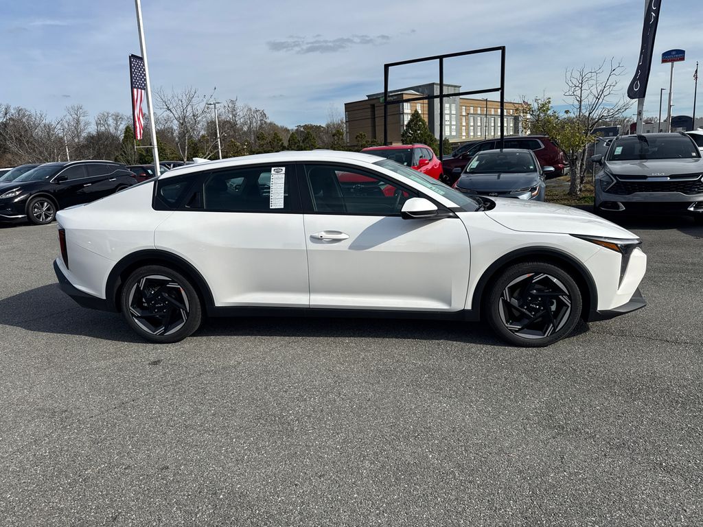 2025 Kia K4 EX photo 2