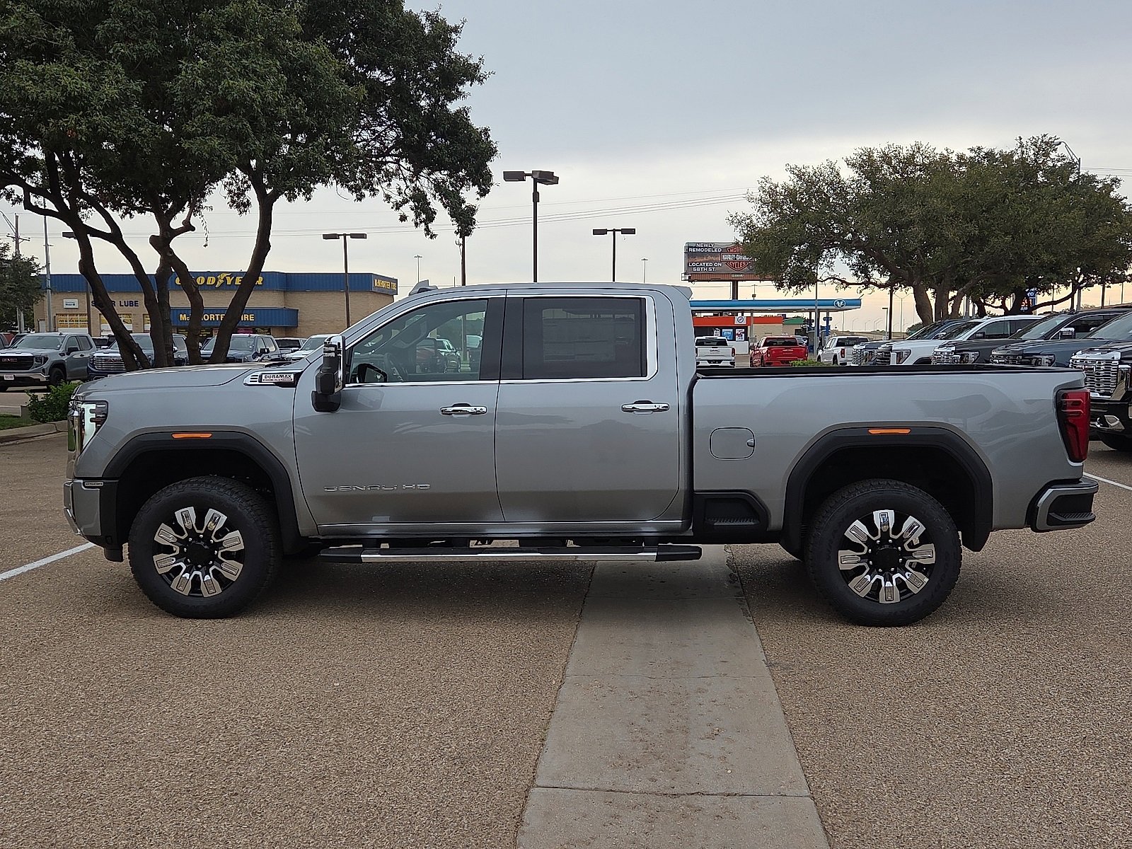 2026 Gmc Sierra 2500 Denali photo 2