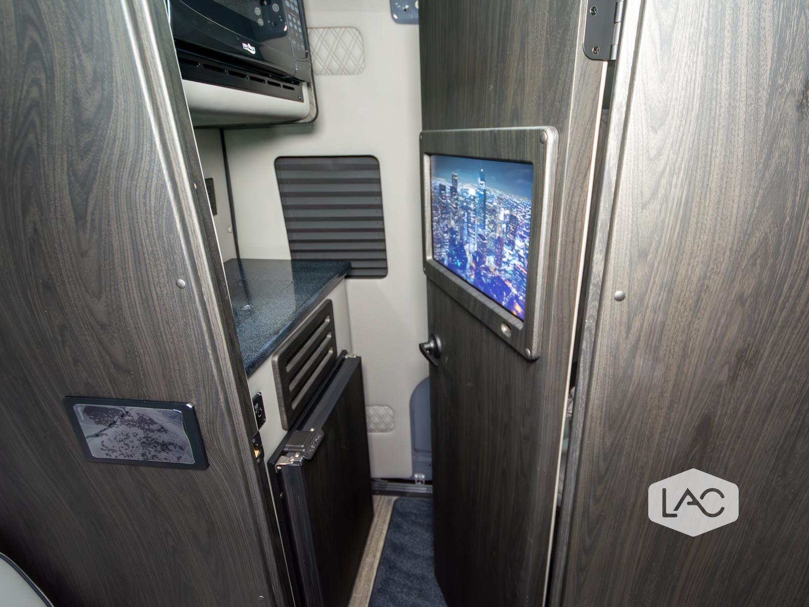 2025 Mercedes Benz Sprinter 3500 photo 9