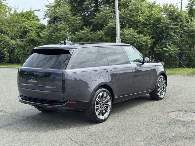 2025 Land Rover Range Rover SE photo 4