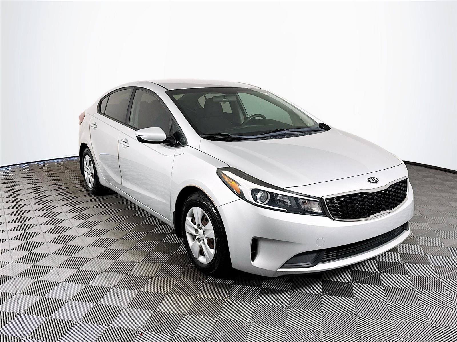 2018 Kia Forte LX Base photo 3
