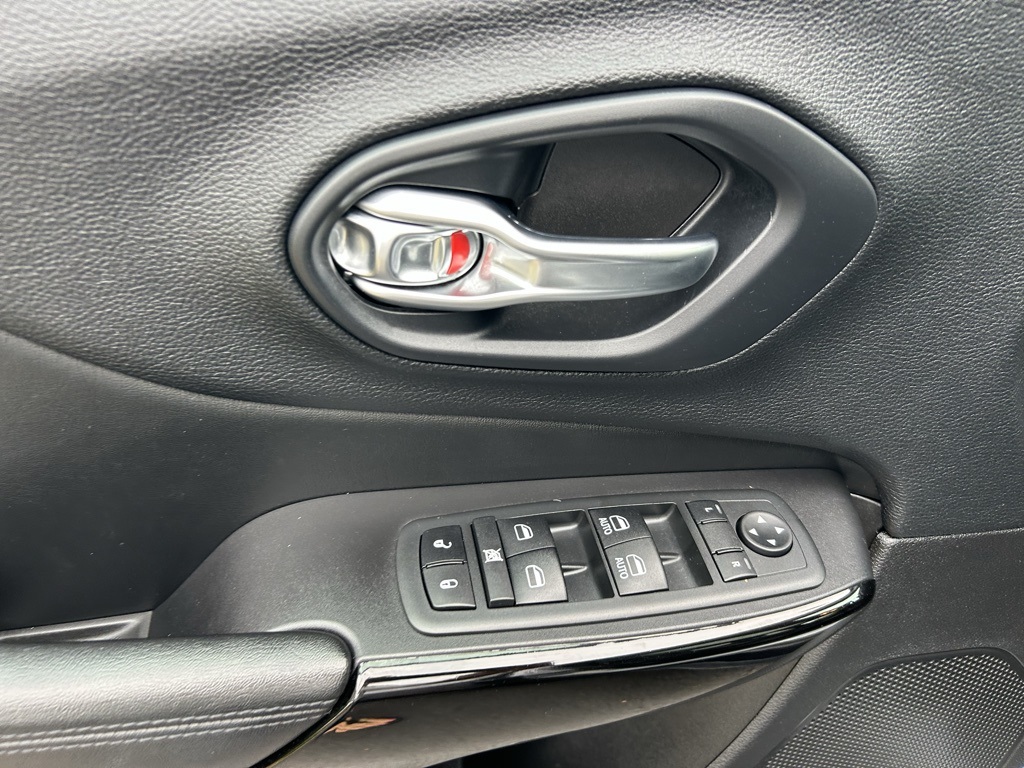 2020 Jeep Cherokee Altitude photo 8