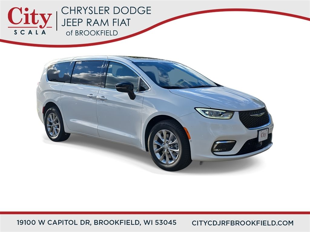 2026 Chrysler Pacifica Select's photo