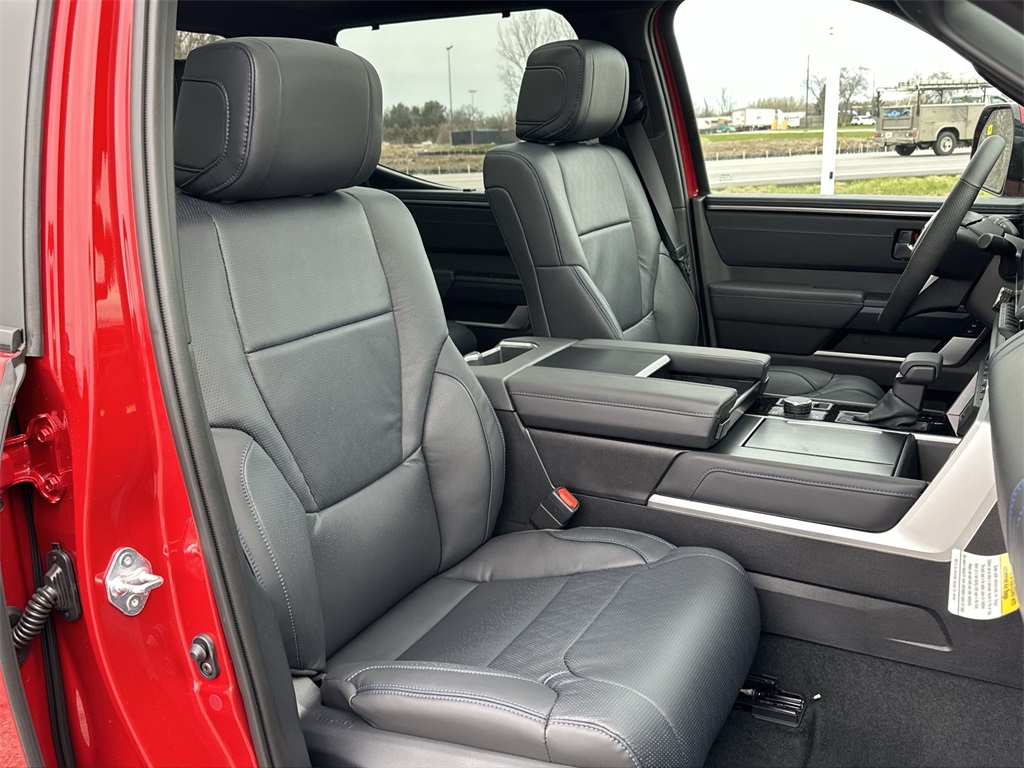 2025 Toyota Tundra Platinum CrewMax photo 31