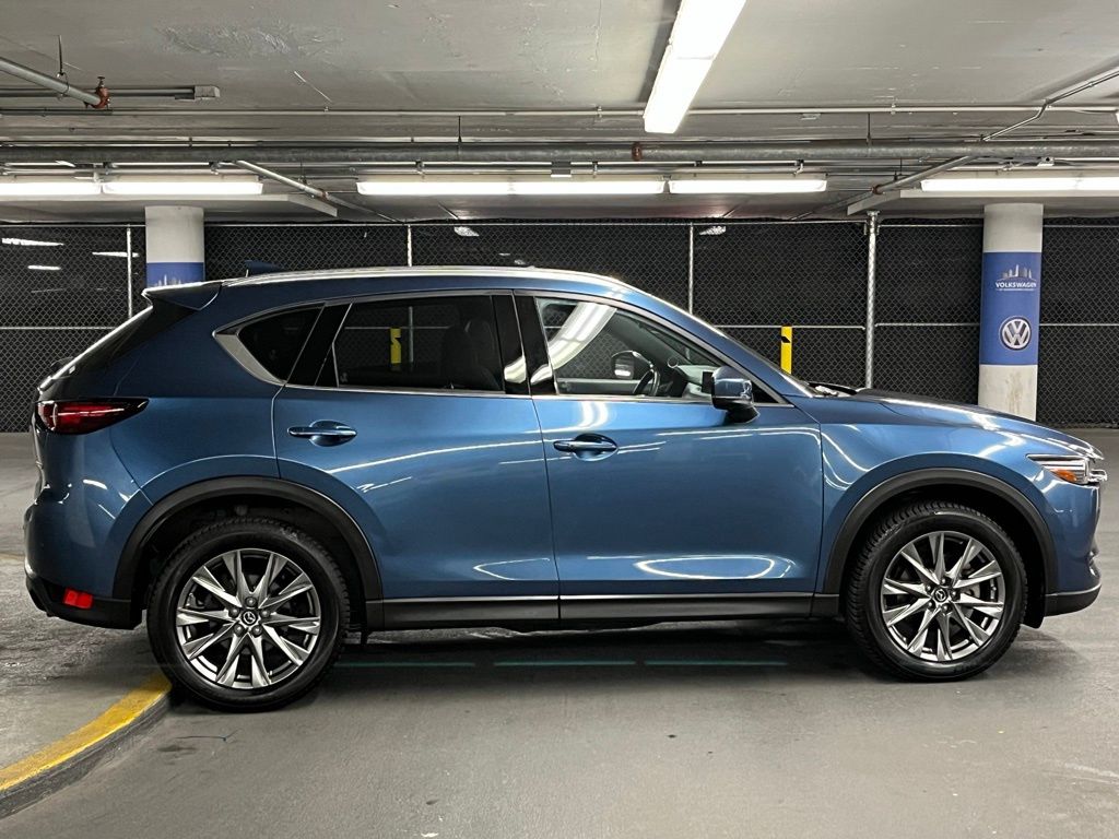 2019 Mazda CX-5 Signature photo 33
