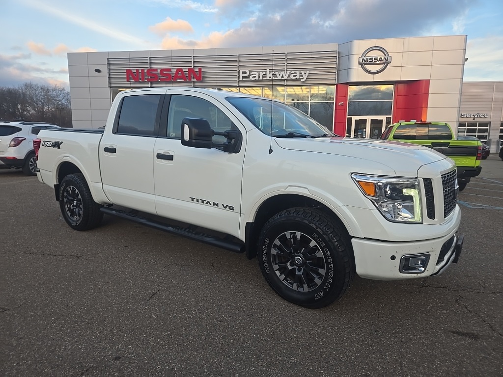 2018 Nissan Titan PRO-4X's photo