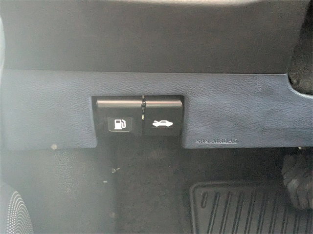 2022 Nissan Kicks SR photo 21