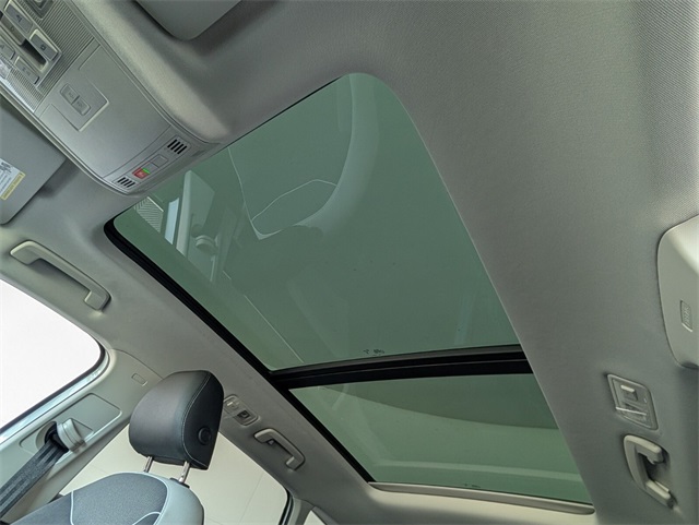 2025 Volkswagen Taos SE photo 10