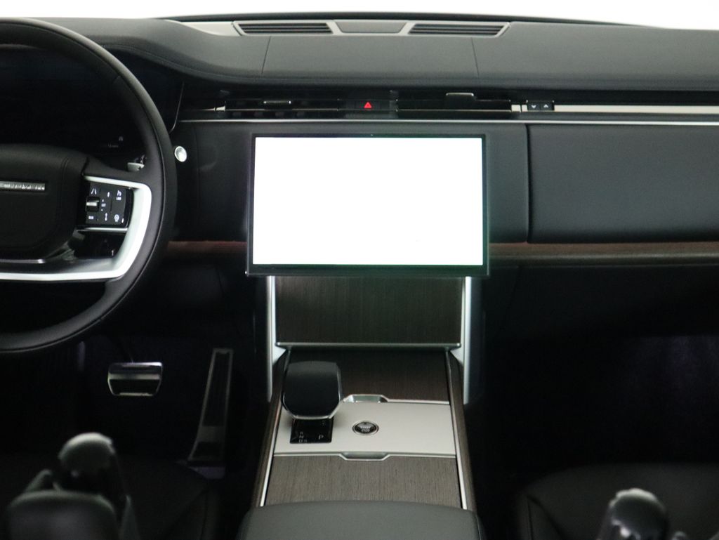 2025 Land Rover Range Rover SE photo 13