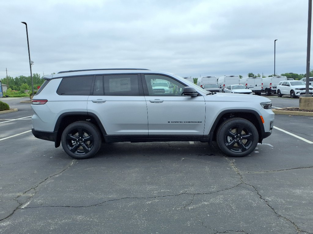 2025 Jeep Grand Cherokee Limited photo 18