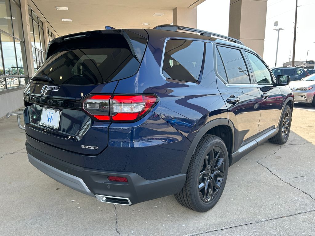 2025 Honda Pilot Touring photo 4