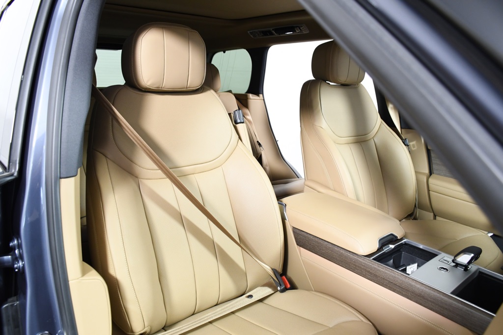 2025 Land Rover Range Rover SE photo 19