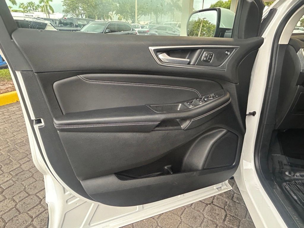 2024 Ford Edge Titanium photo 28