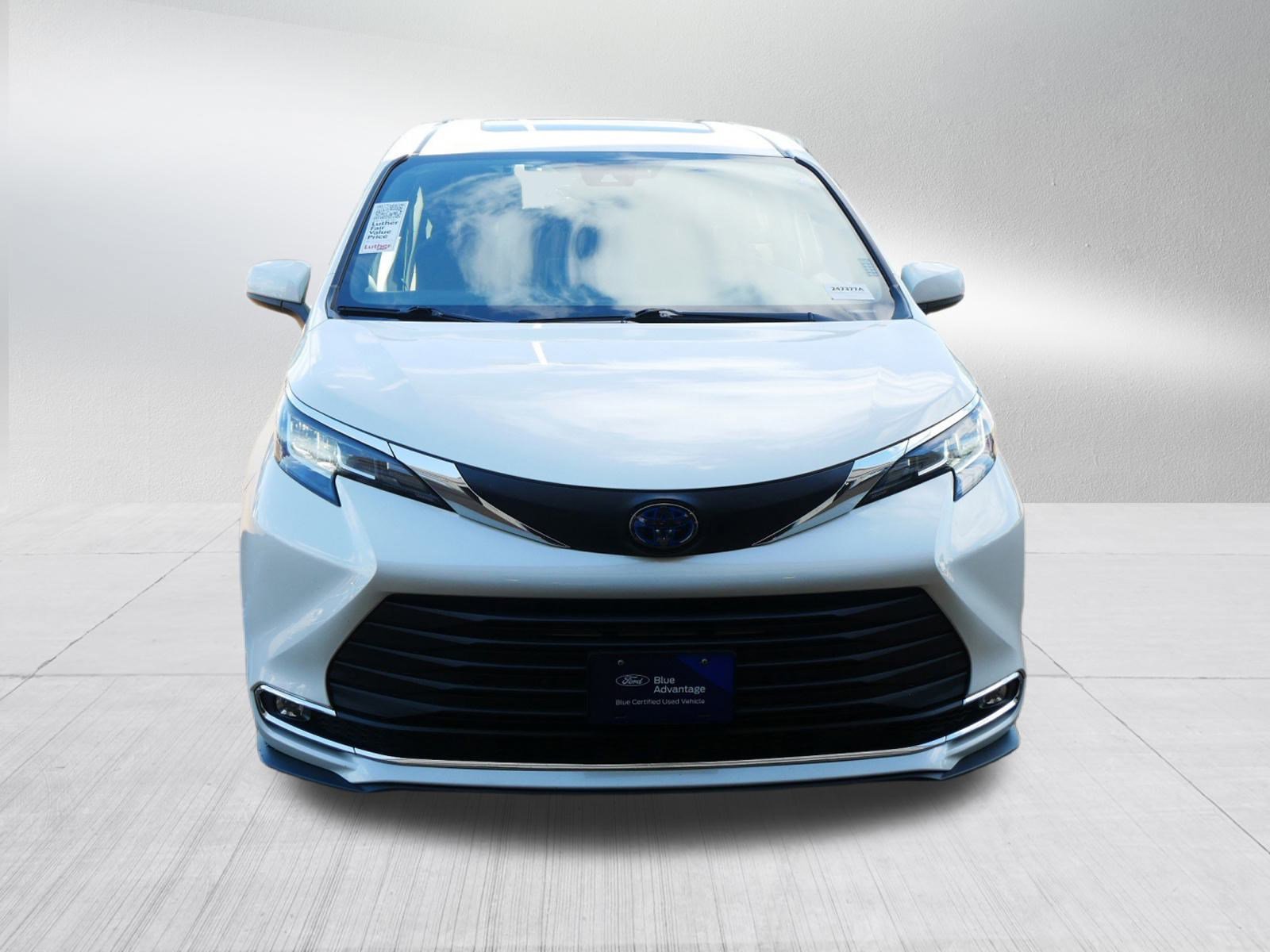 Used 2021 Toyota Sienna XLE with VIN 5TDJRKEC2MS062673 for sale in Coon Rapids, Minnesota
