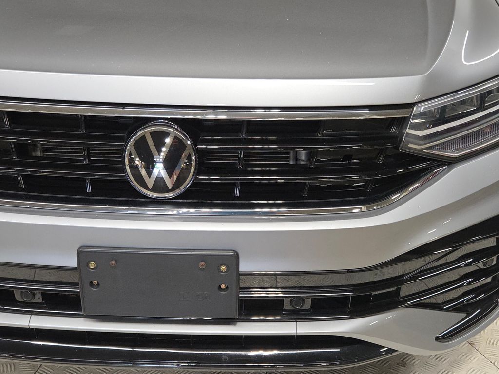 2024 Volkswagen Tiguan SE R-Line Black photo 11