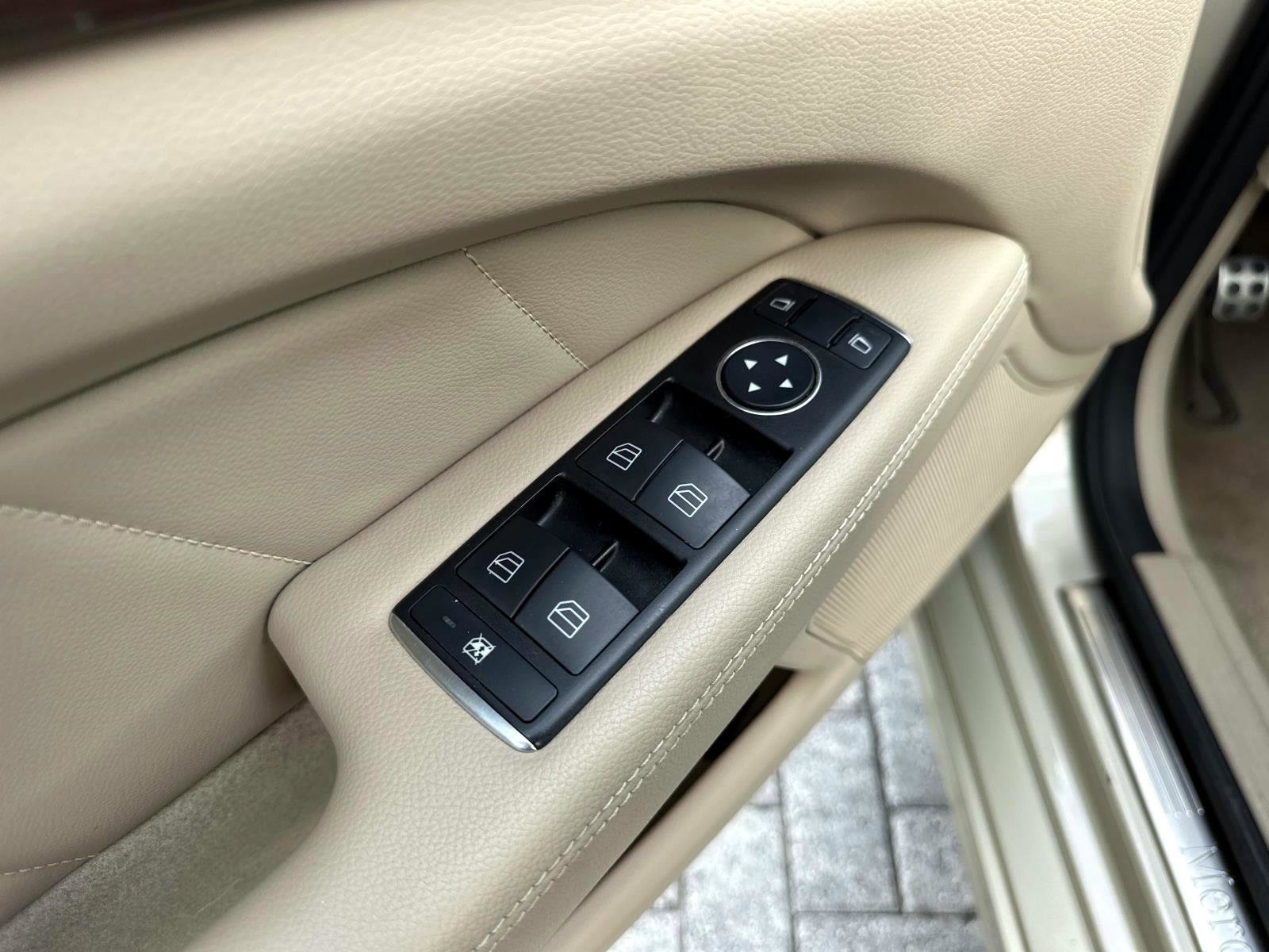 2012 Mercedes Benz CLS 550 photo 18