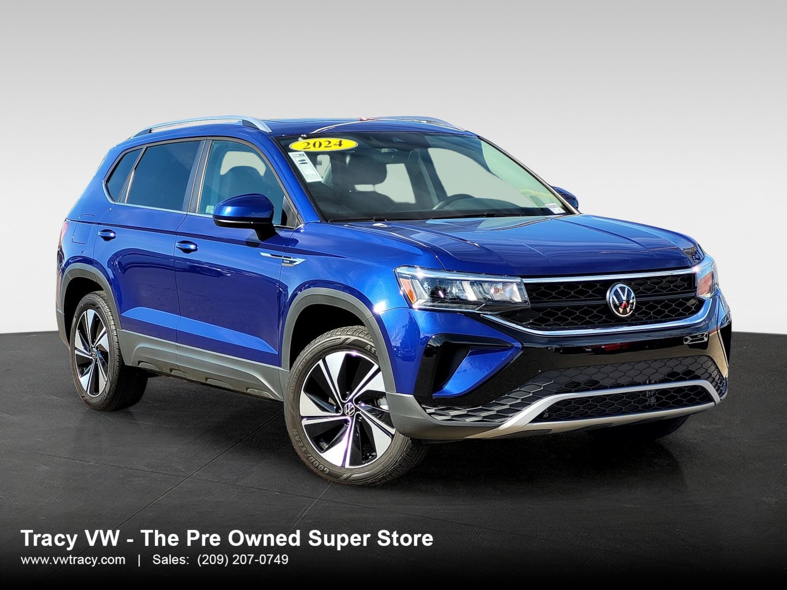 2024 Volkswagen Taos SE's photo