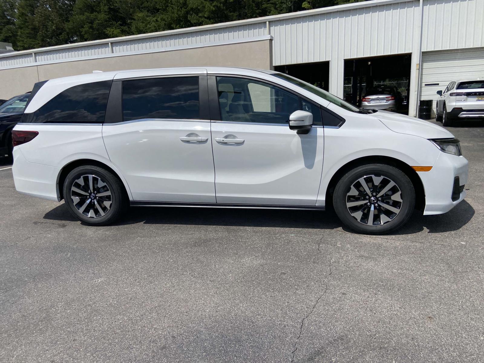 2026 Honda Odyssey EX-L photo 2