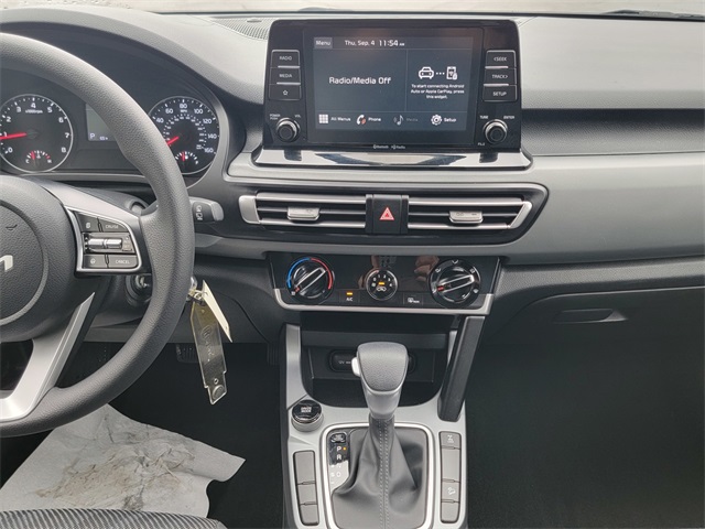 2023 Kia Seltos LX photo 18