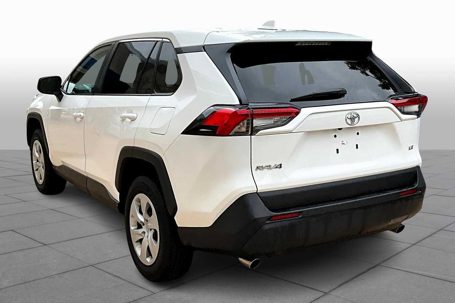 2025 Toyota RAV4 LE photo 5
