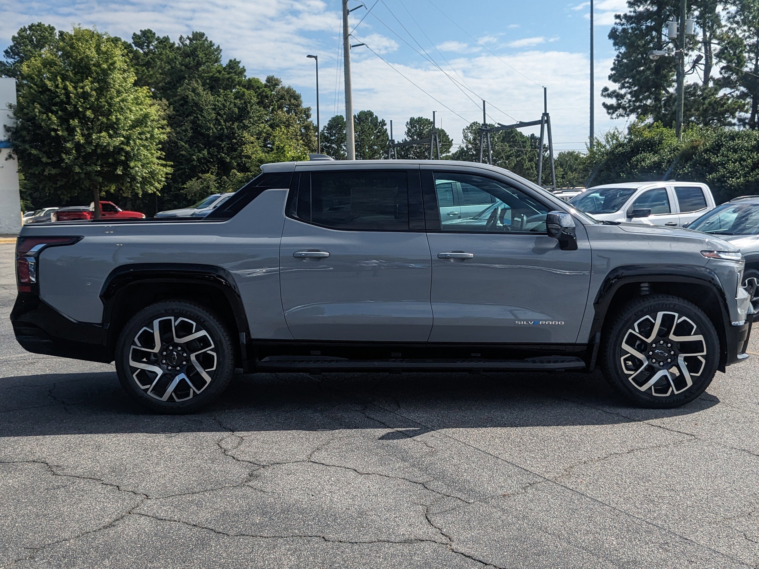 2025 Chevrolet Silverado EV RST photo 3
