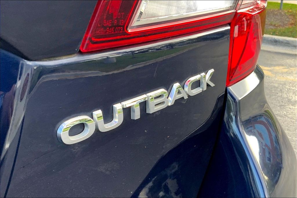 2018 Subaru Outback 2.5i Touring photo 6