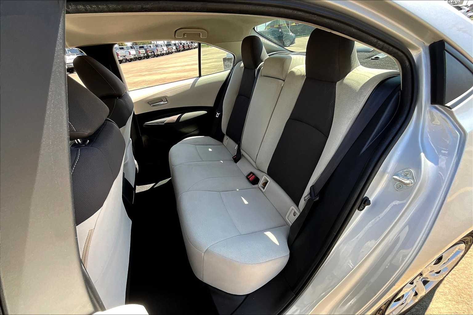 2020 Toyota Corolla LE photo 17