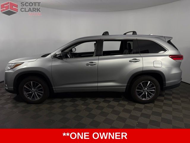 2017 Toyota Highlander XLE photo 2