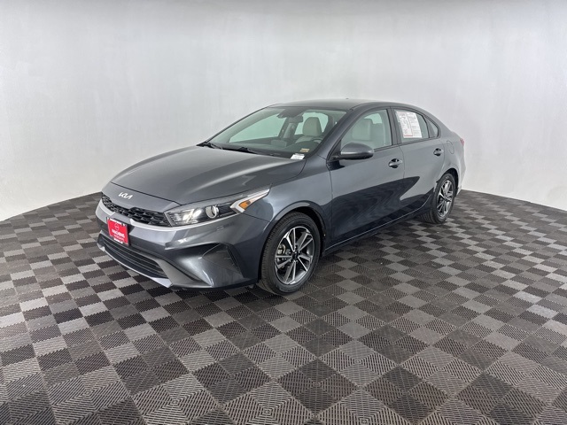 2022 Kia Forte LXS photo 3