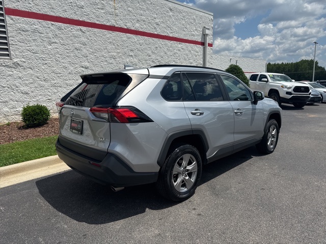 2024 Toyota RAV4 XLE photo 3