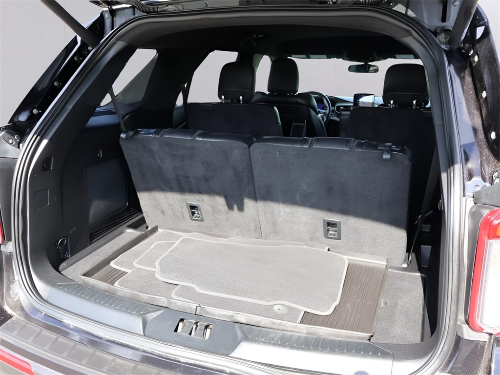 2020 Ford Explorer ST photo 17