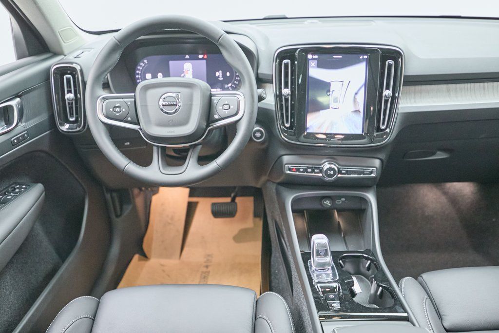 2026 VOLVO XC40 - Image 20
