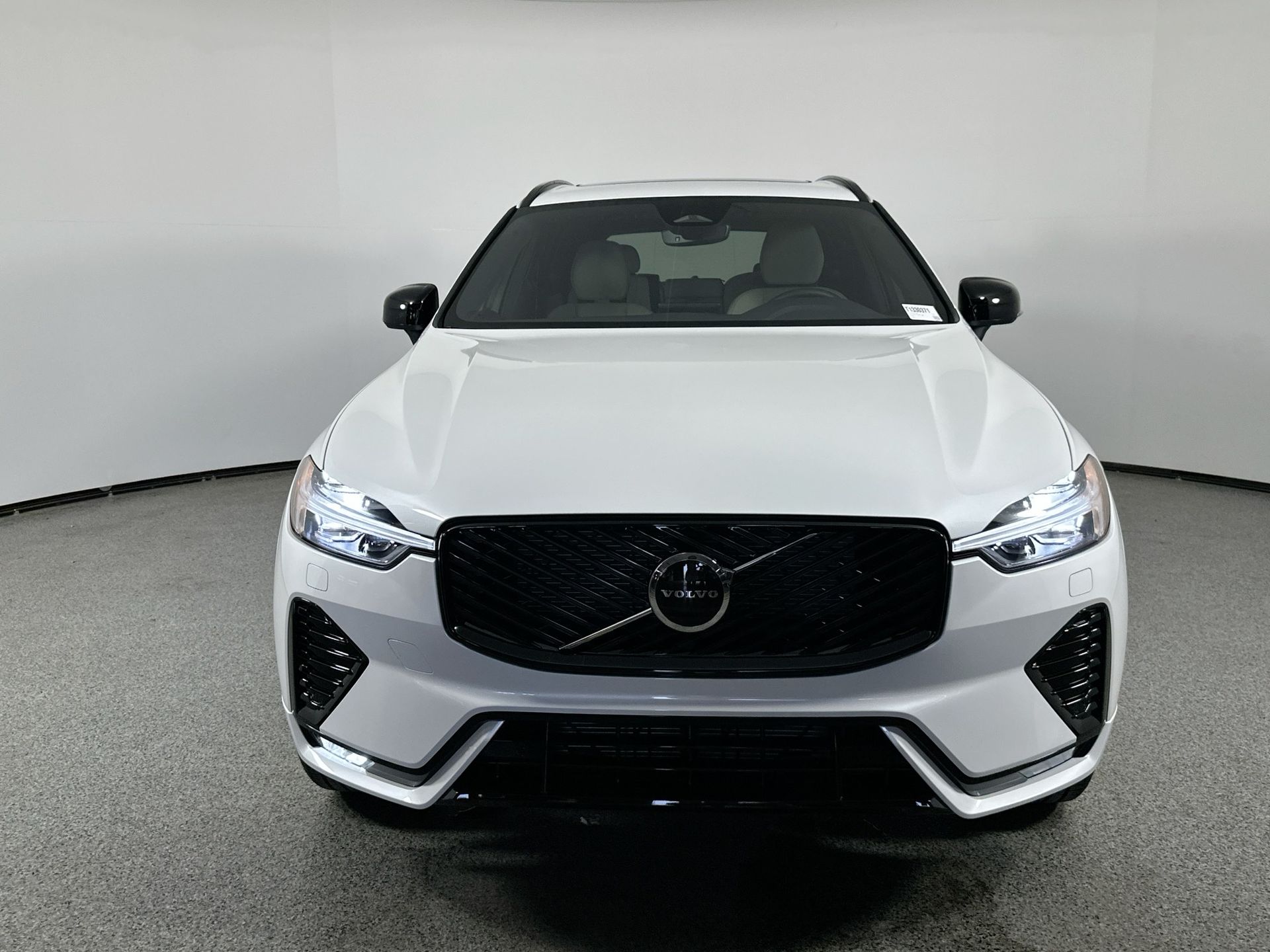 2026 Volvo XC60 B5 Core photo 2
