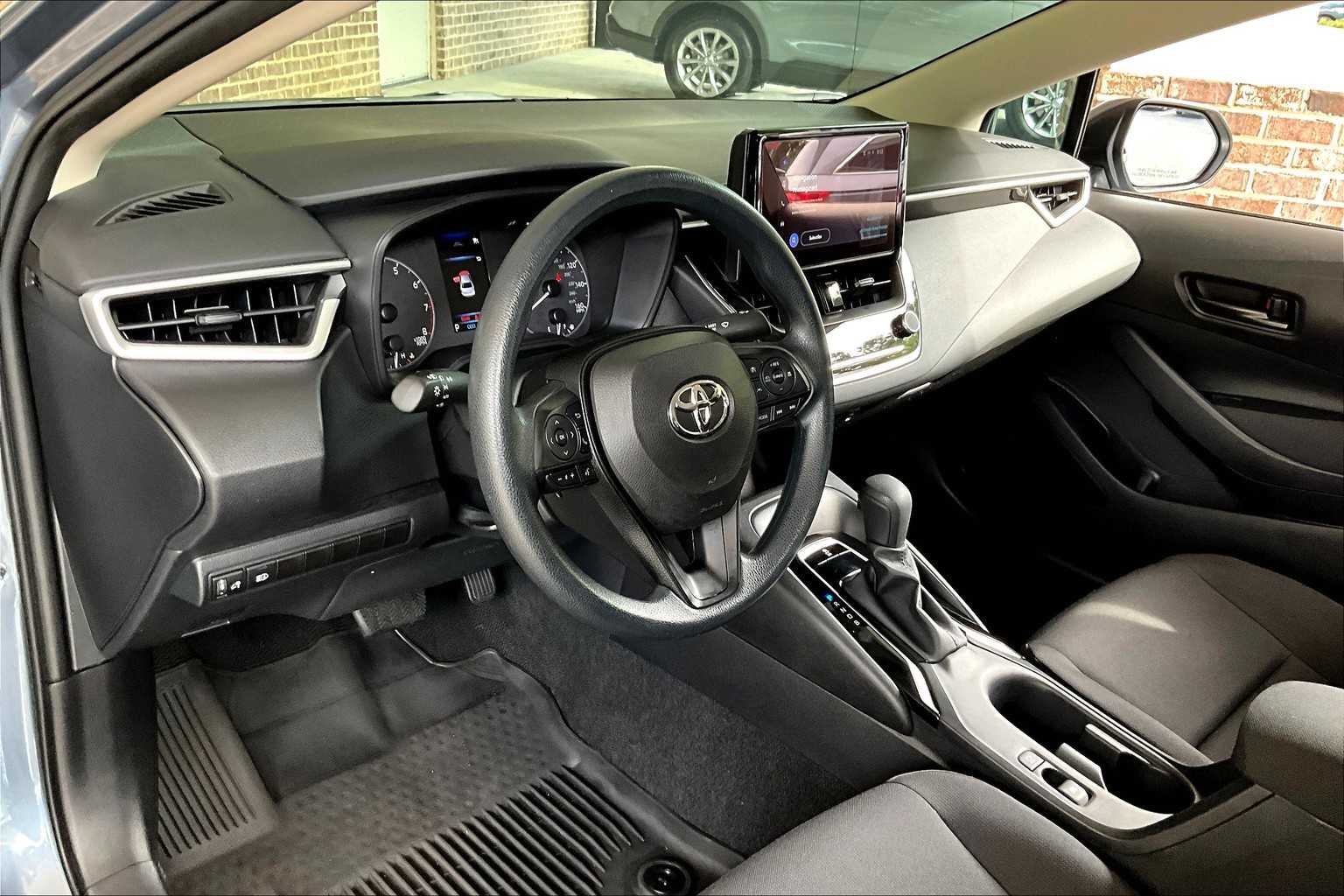 2024 Toyota Corolla LE photo 31
