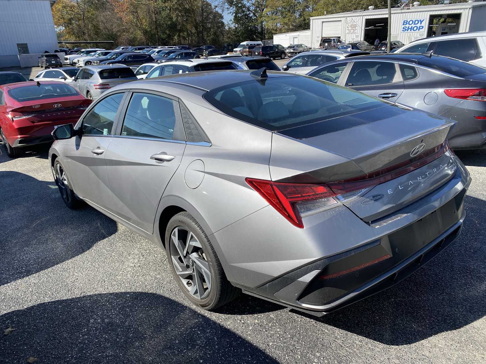 2024 Hyundai Elantra Limited photo 3
