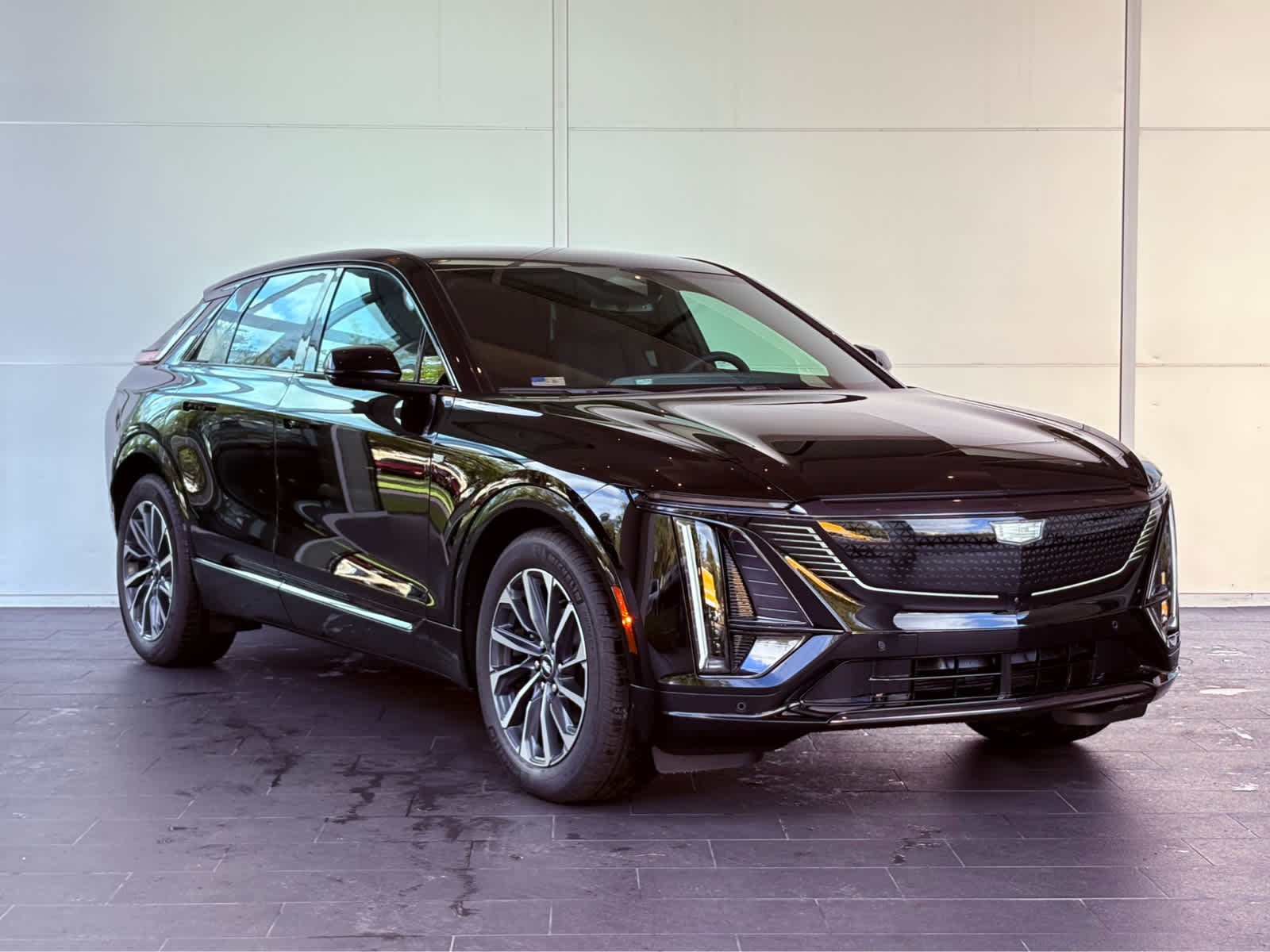 2025 Cadillac Lyriq Sport photo 2