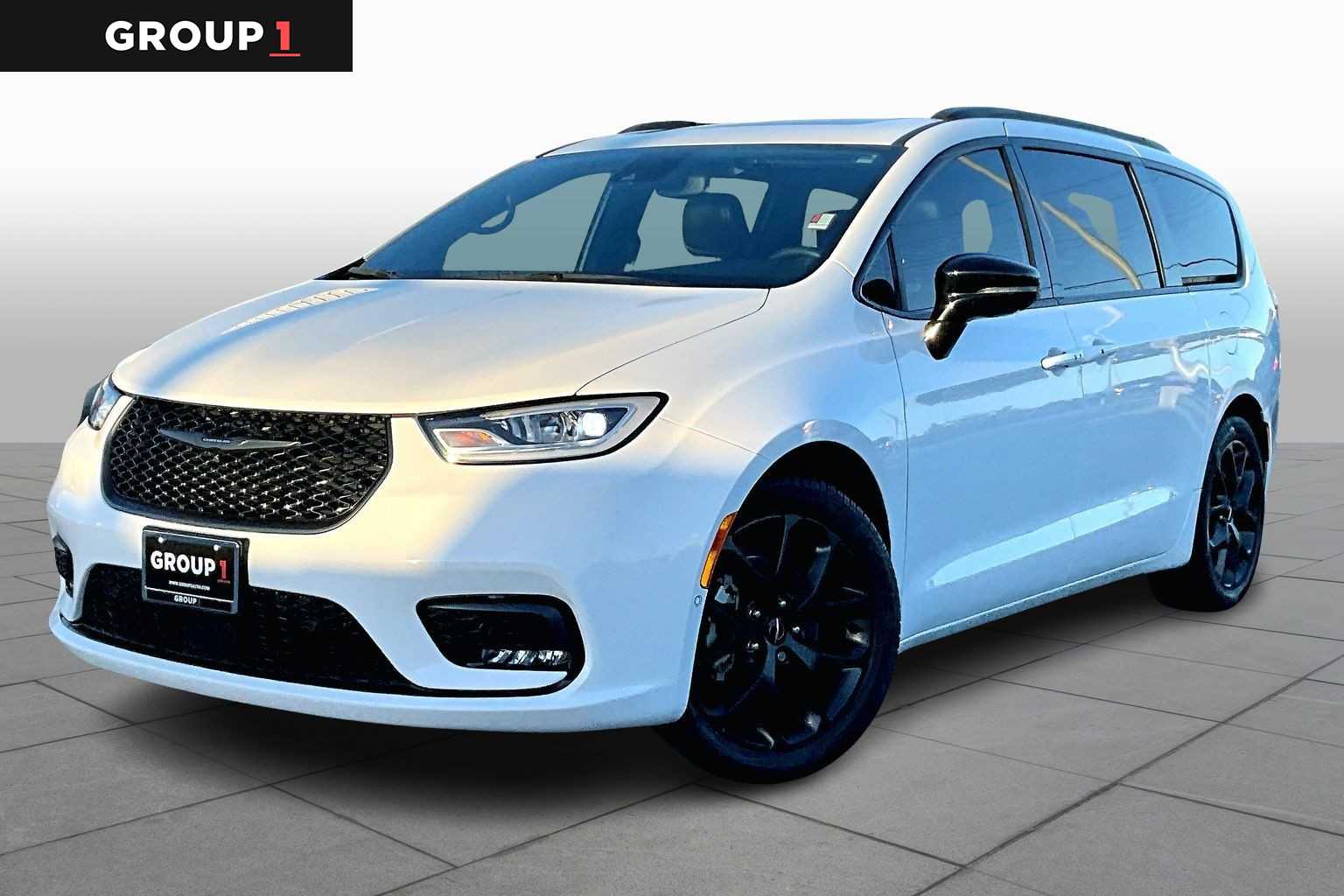 2024 Chrysler Pacifica Limited's photo