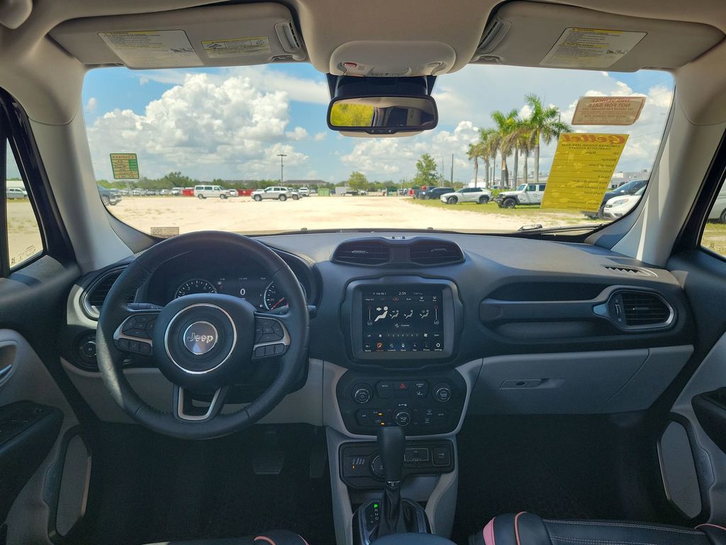 2022 Jeep Renegade Latitude photo 9