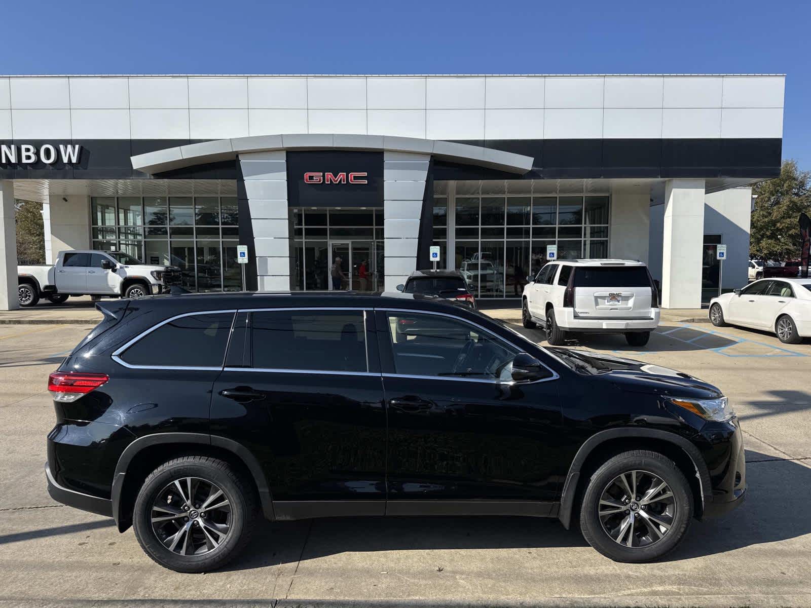 2019 Toyota Highlander LE Plus's photo