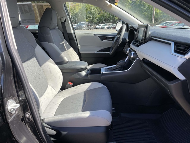 2022 Toyota RAV4 XLE photo 16