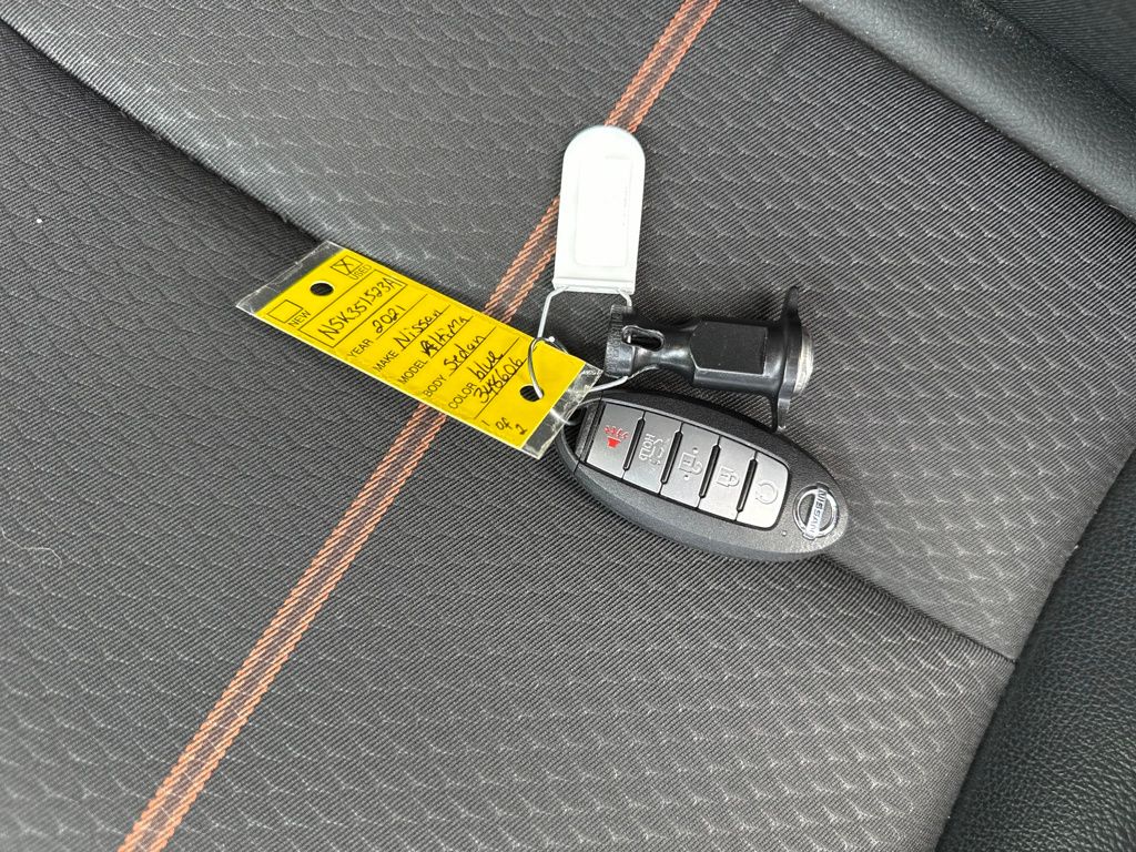 2021 Nissan Altima 2.5 SR photo 25