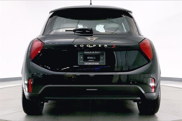 2025 Mini Cooper S Hardtop 2 Door Iconic photo 2