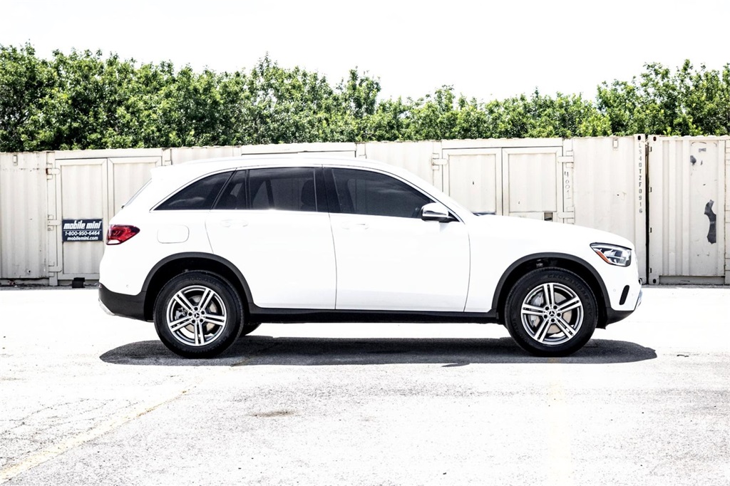 2022 Mercedes Benz GLC 300 photo 4